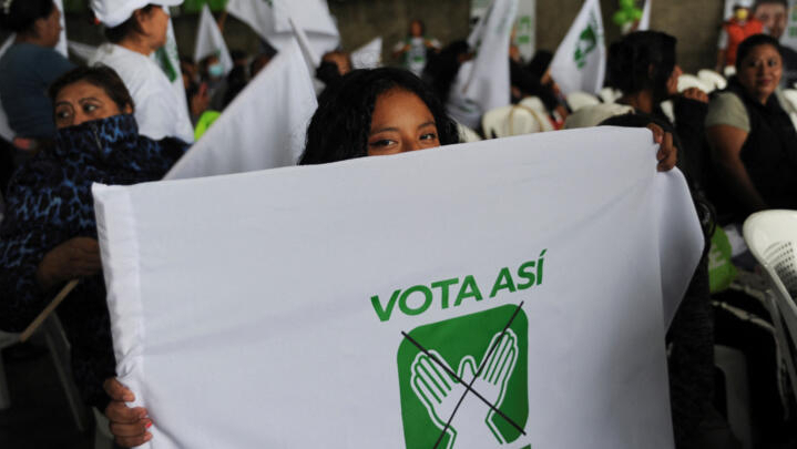 Guatemalans vote with little hope for change