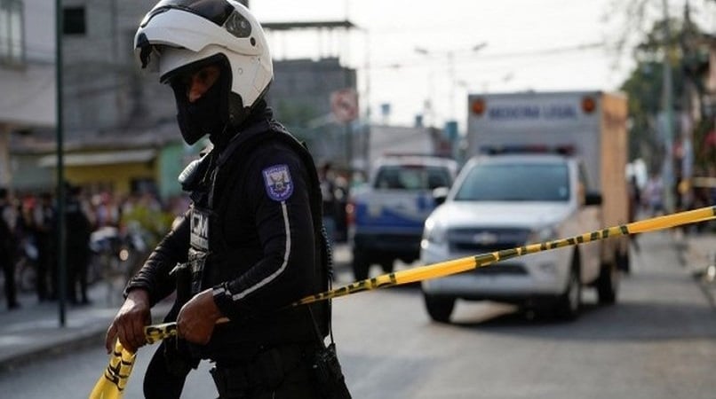 Ecuador violence: Eight dead in more suspected gang shooting