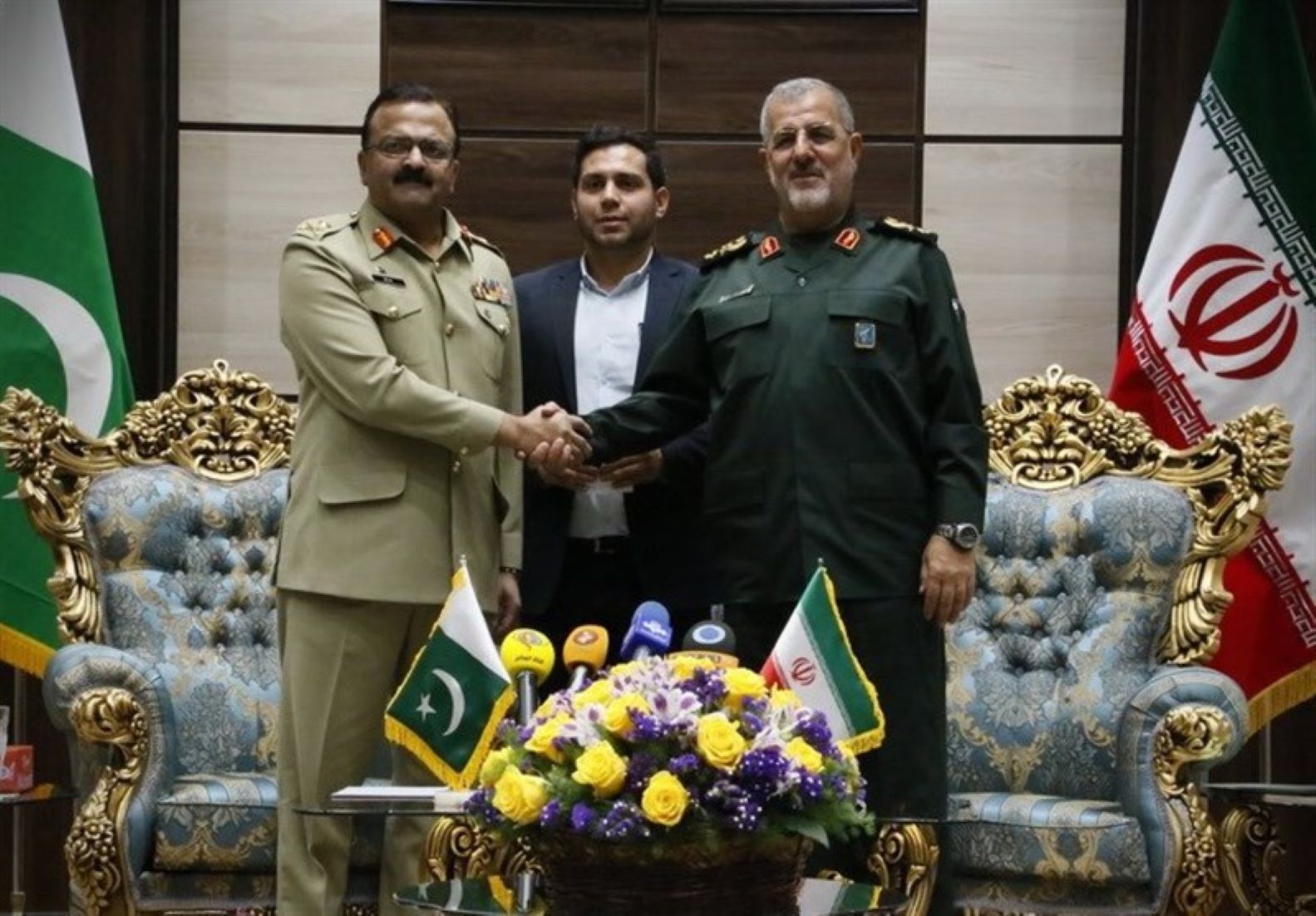 Iran, Pakistan Vow To Cooperate On Border Security