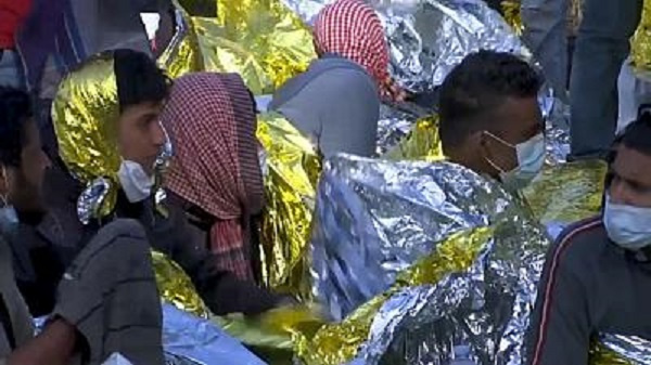 Close to 700 boat migrants reach Italy overnight