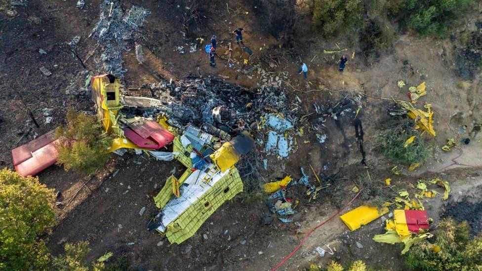 Greece wildfires: Two pilots die after firefighting plane crashes