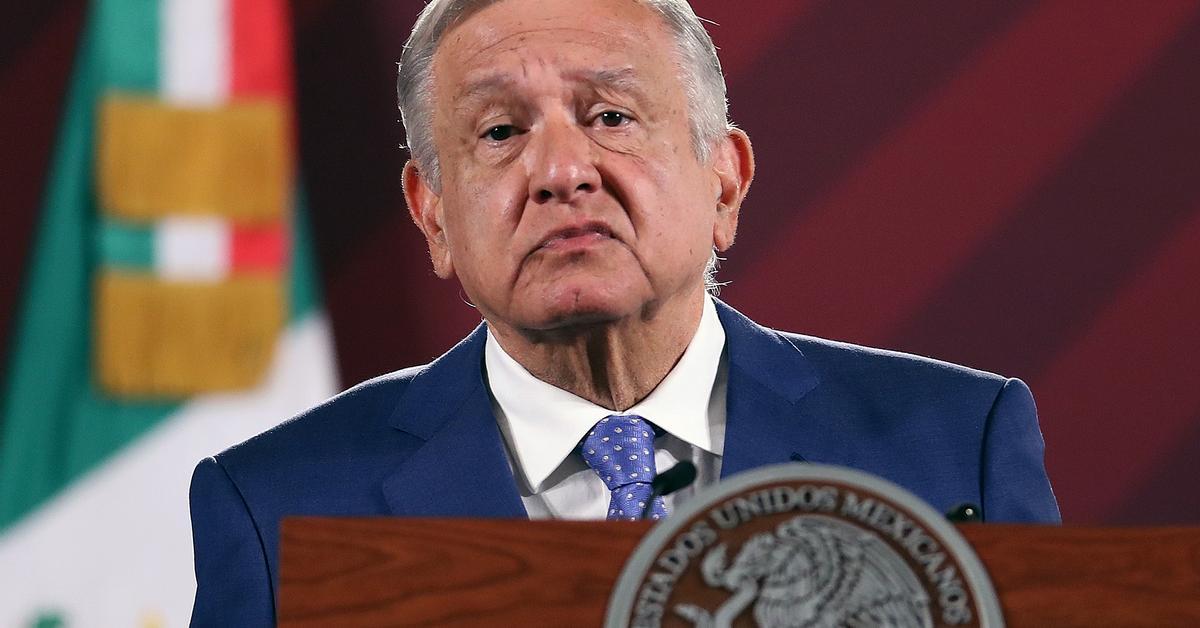 Mexico: Pres Lopez Obrador calls Texas border immigration barriers “vulgar publicity stunts”