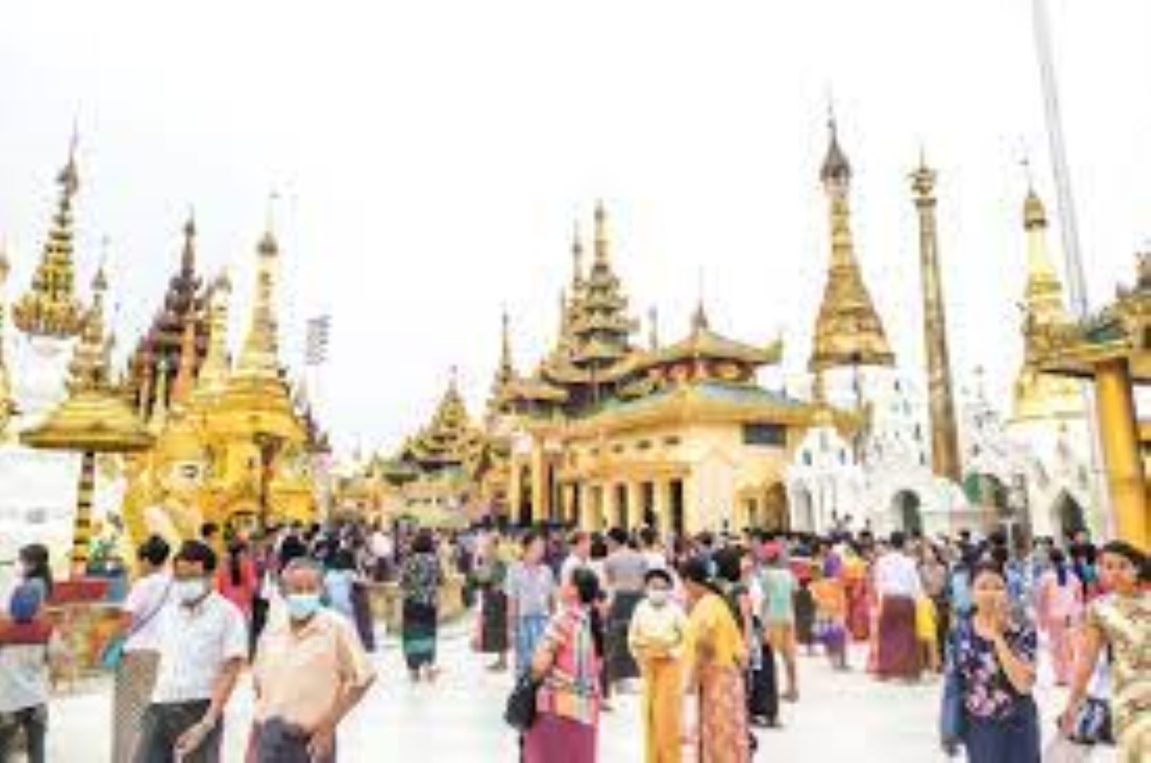 Nearly 40,000 Foreign Tourists Visited Myanmar’s Shwedagon Pagoda In H1