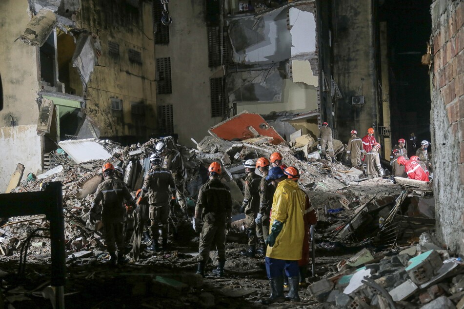 Brazil: 14 dead after illegally occupied 3-storey building collapses; 3 pulled out alive