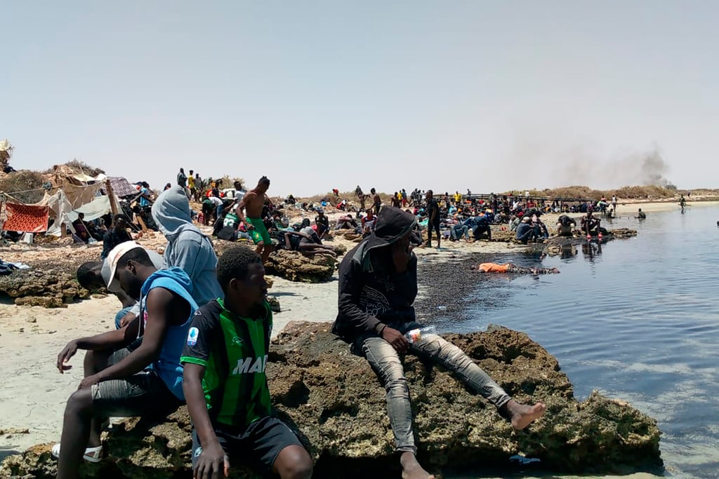 Forced expulsions: Migrants stranded on Tunisia-Libya border transferred to Tunisian cities – NGO