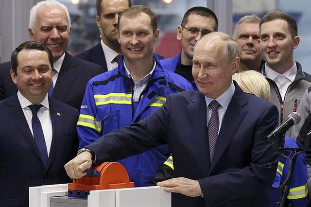 Russia: Pres Putin launches major Arctic liquified natural gas project