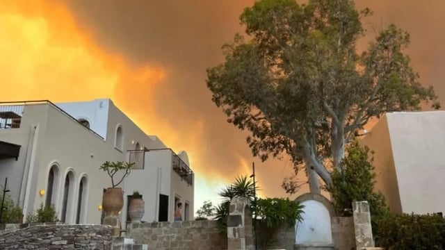 Greece wildfires: Thousands moved to safety as wildfires rage on Rhodes Island