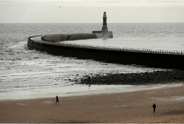 Contaminated water: At least 57 swimmers fall ill after UK triathlon competition