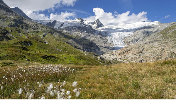 Austria: Melting glacier gives up body of long-dead man