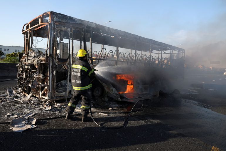 South Africa: At least two killed on fifth day of taxi drivers strike in Cape Town