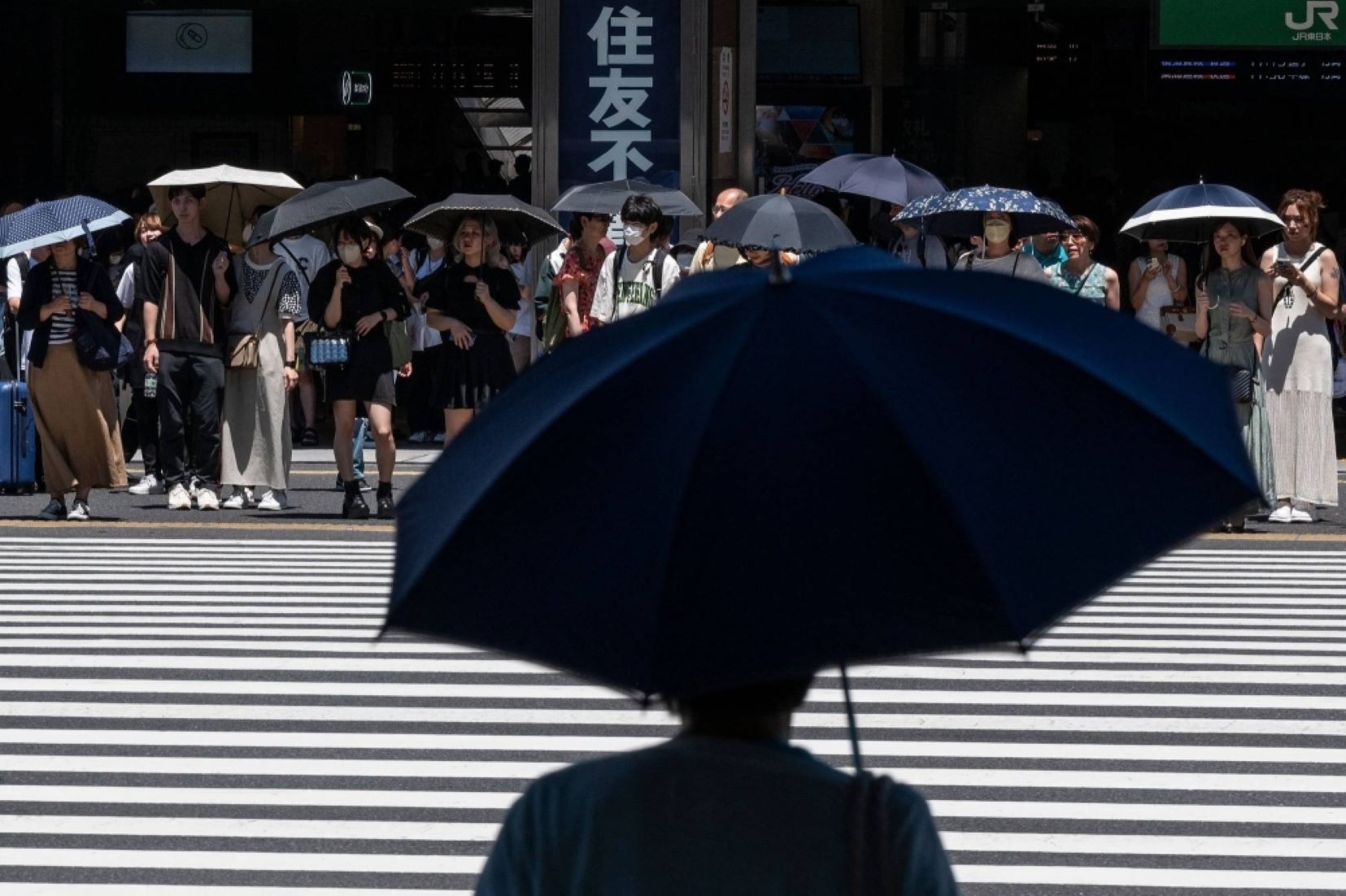 Temperature Hits 40 Degrees Celsius In Central Japan