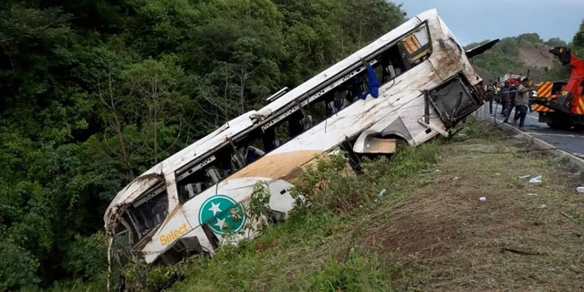 Mexico: 18 dead as bus carrying foreign migrants crashes; 23 injured