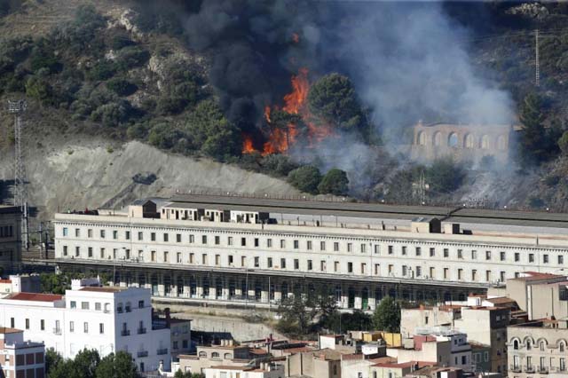 Firefighters contain wildfire near Spanish-French border