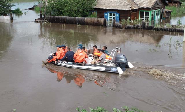 Russia evacuates 2,000 in Far East over floods