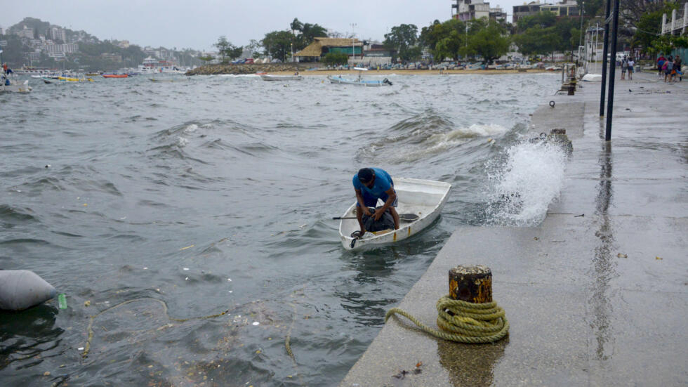 Hurricane heads towards Mexico’s Baja California