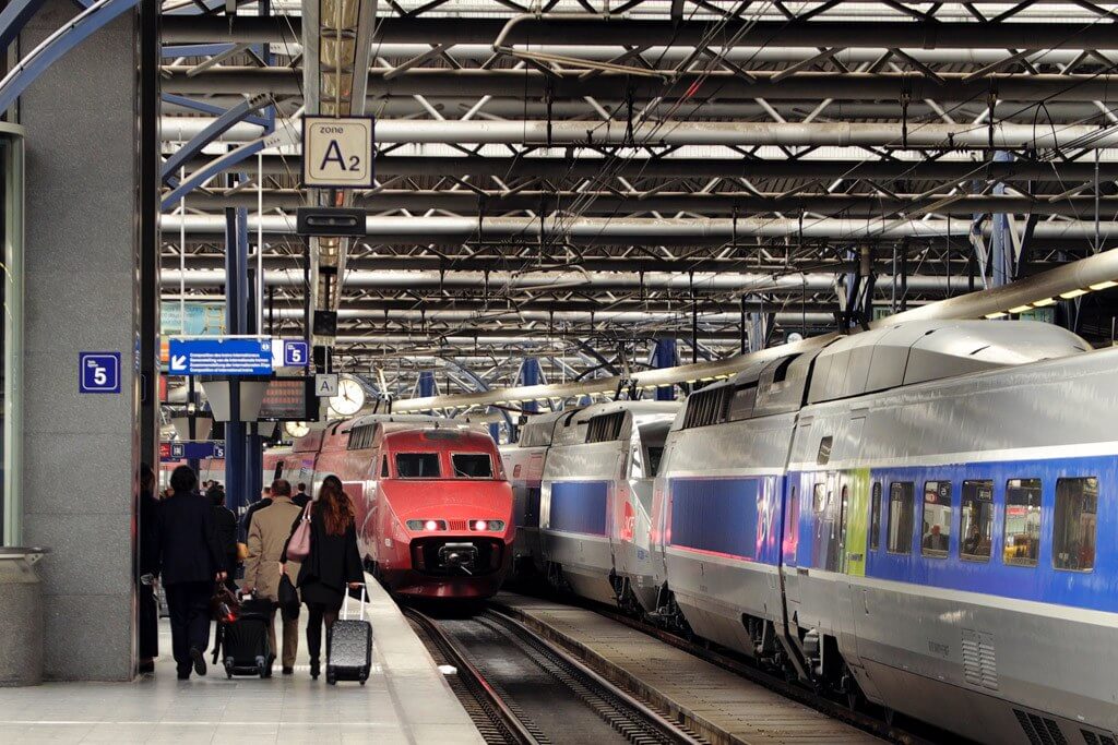 Alps rockslide halts train services between France and Italy