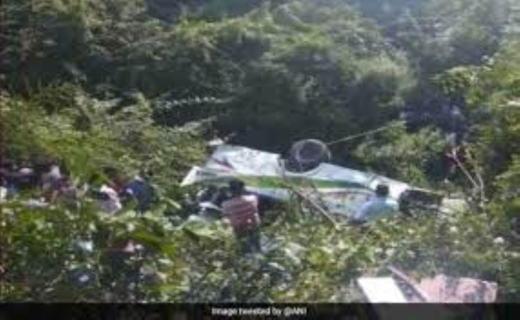 Woman Dead, 15 Injured In Bus Crash In Sri Lanka