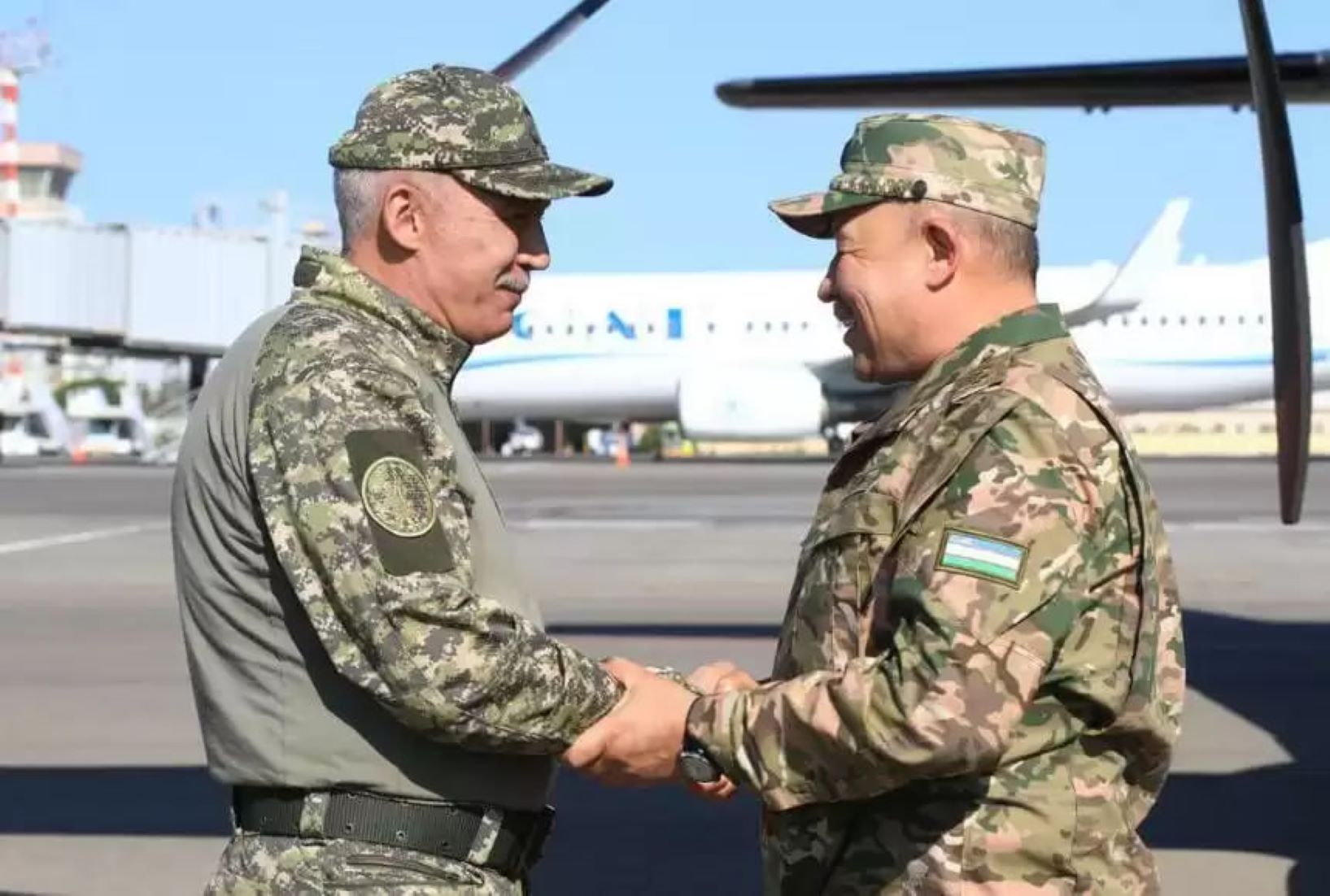 Kyrgyz, Kazakh Defence Ministers Discussed Enhancing Military Cooperation