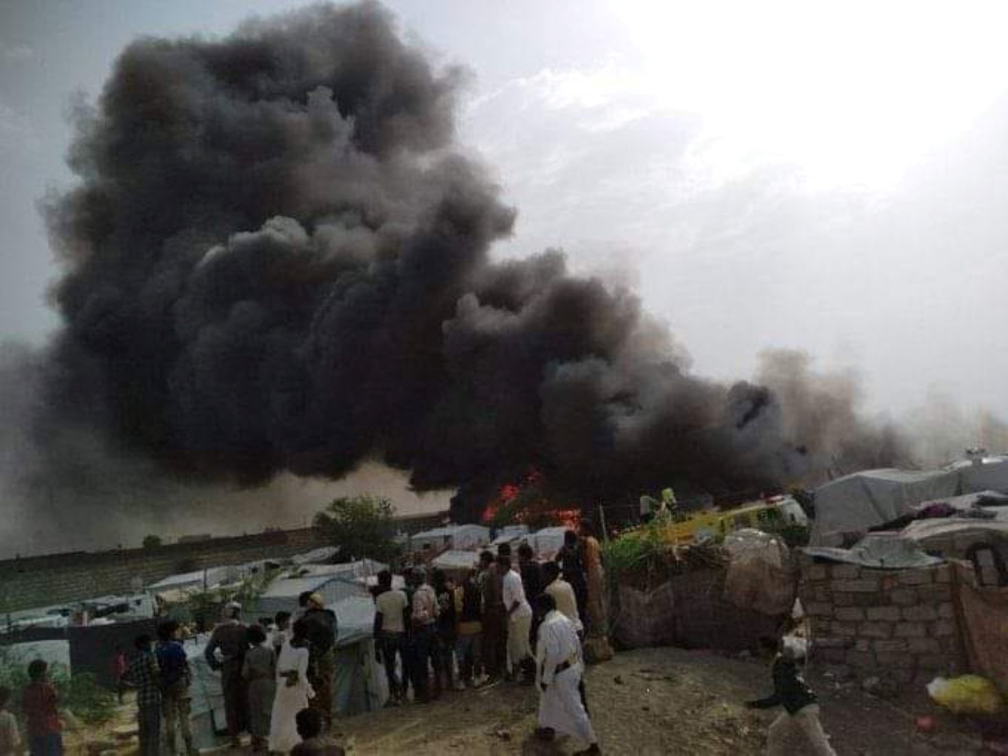 Huge Fire Destroys 70 IDP Tents In Yemen’s Marib