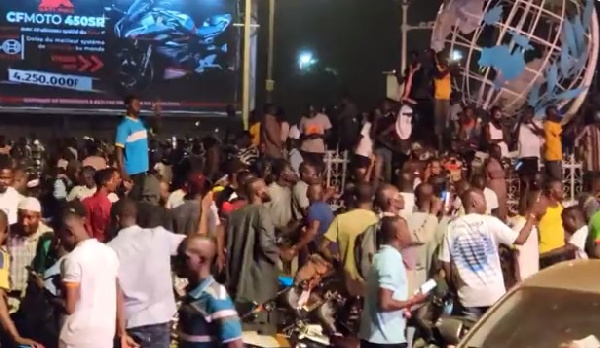 Pro-junta protesters in Burkina Faso hold big night rally amid coup rumours