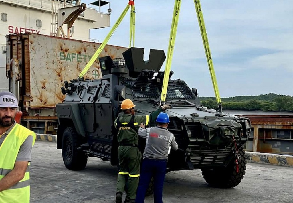 Ecuador’s president delivers armored vehicles to army to combat organized crime