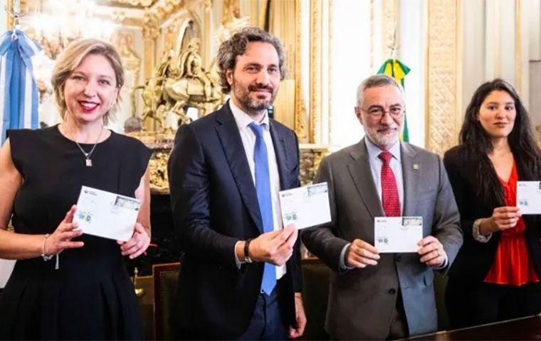 Post stamp commemorating 200 years of ties between Argentina and Brazil launched