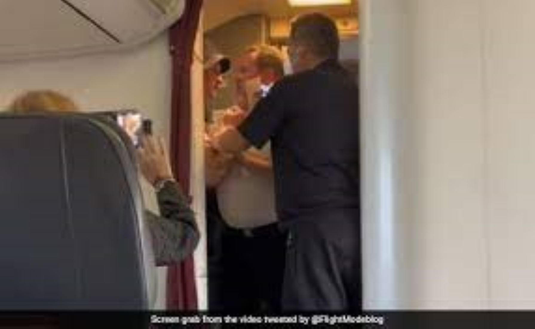 Aussie Flight Forced To Turn Around Due To Passenger’s Unruly Behaviour