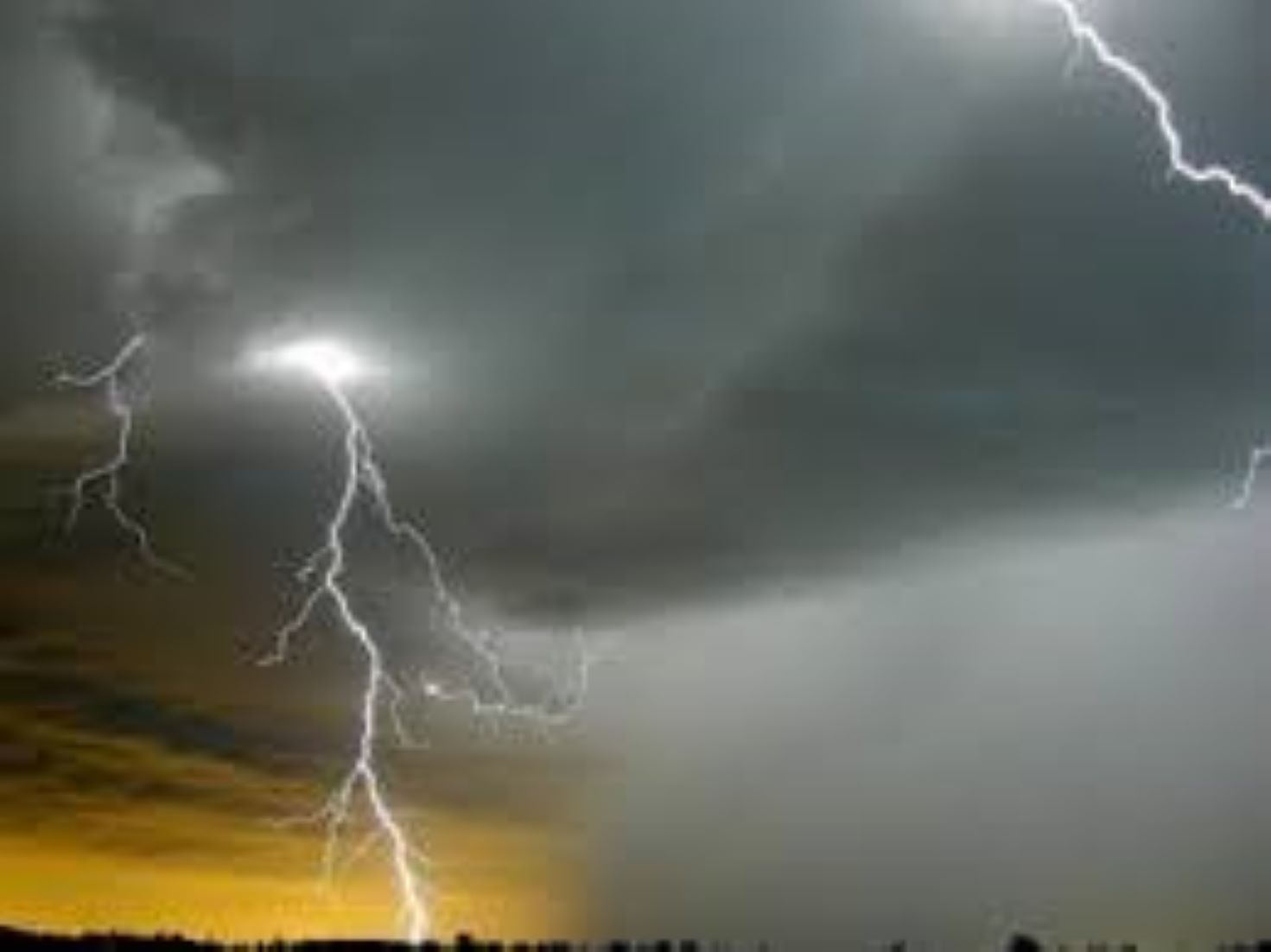 Lightning Strikes Killed Seven In Yemen