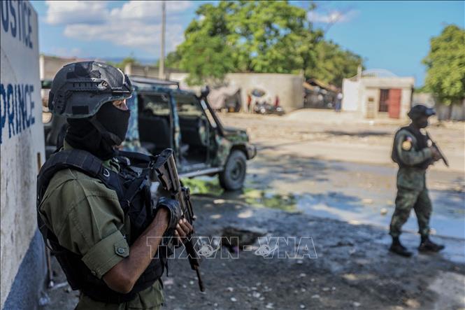 Armed gangs attack a major hospital in Haiti