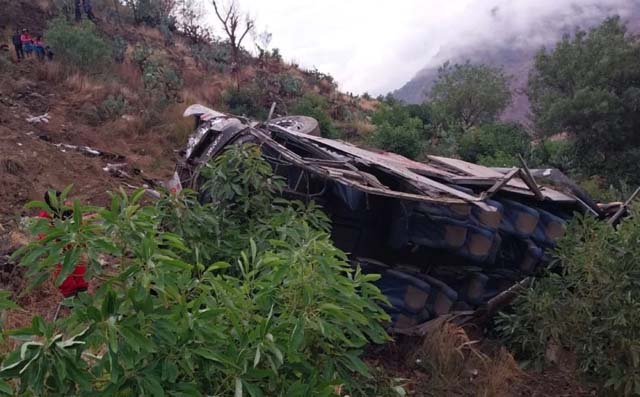 Peru bus plunges into ravine, killing 25