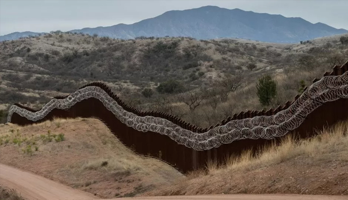 US Pres Biden attacked from both sides over new Texas border wall