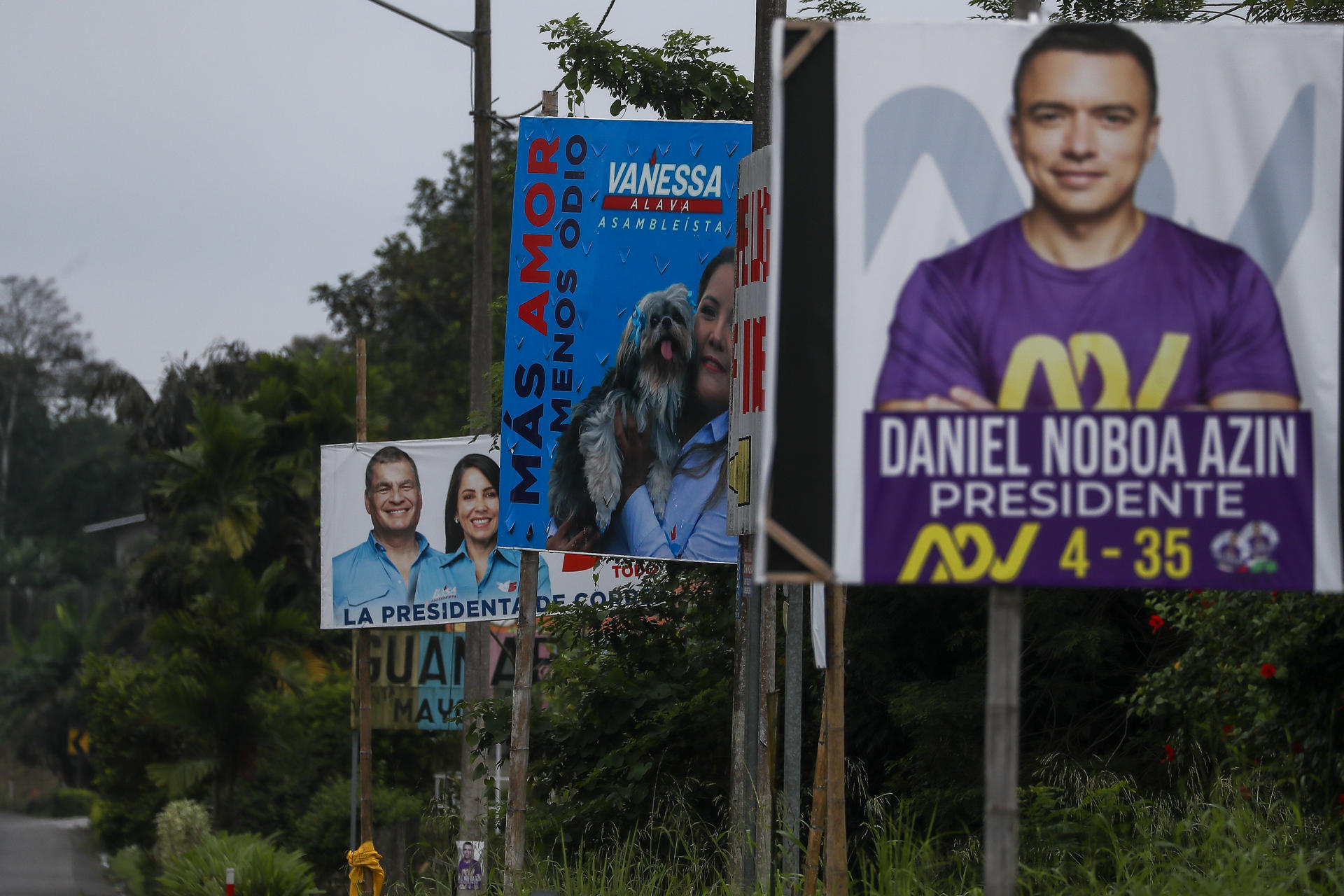 Daniel Noboa, heir to banana fortune, wins Ecuador’s presidential runoff election