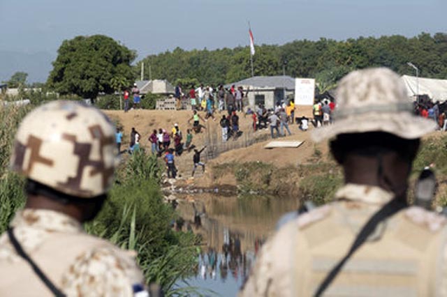 Dominican Republic partly reopens Haiti border for goods, not people