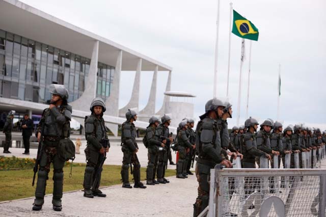 Brazil recovers some heavy weapons stolen from military base