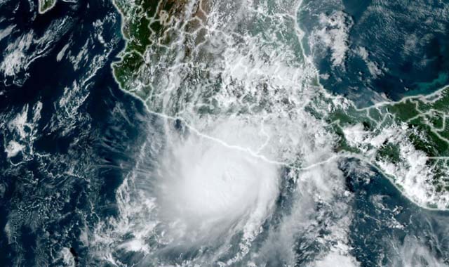 Major Category 3 hurricane heads for southern Mexico