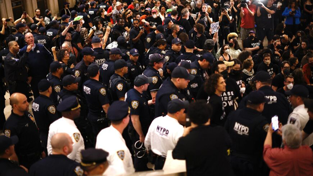 New York police arrest hundreds at Jewish protest urging Gaza ceasefire