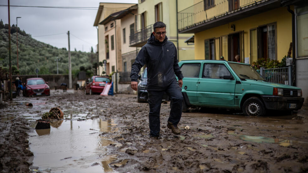 Storm Ciaran: Fifteen dead as storm batters Western Europe