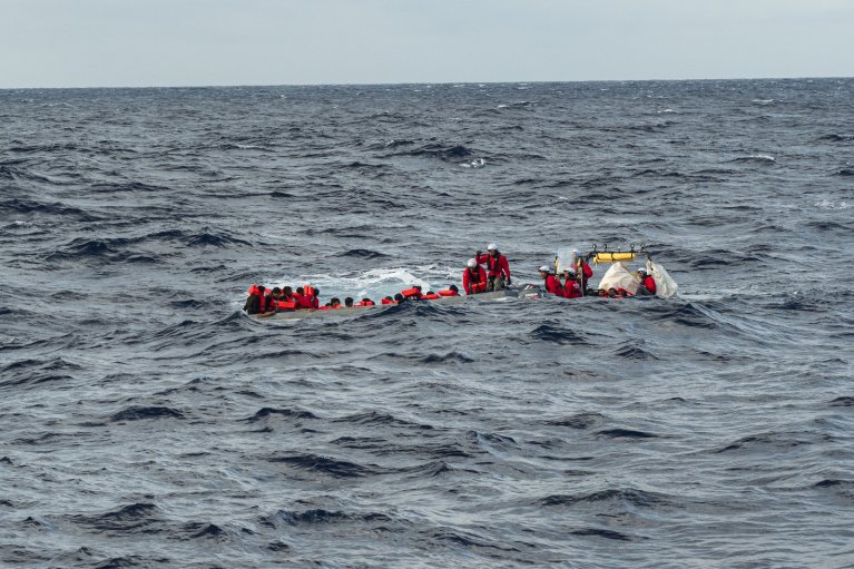 Ship heads to Italy after rescuing 118 migrants at sea