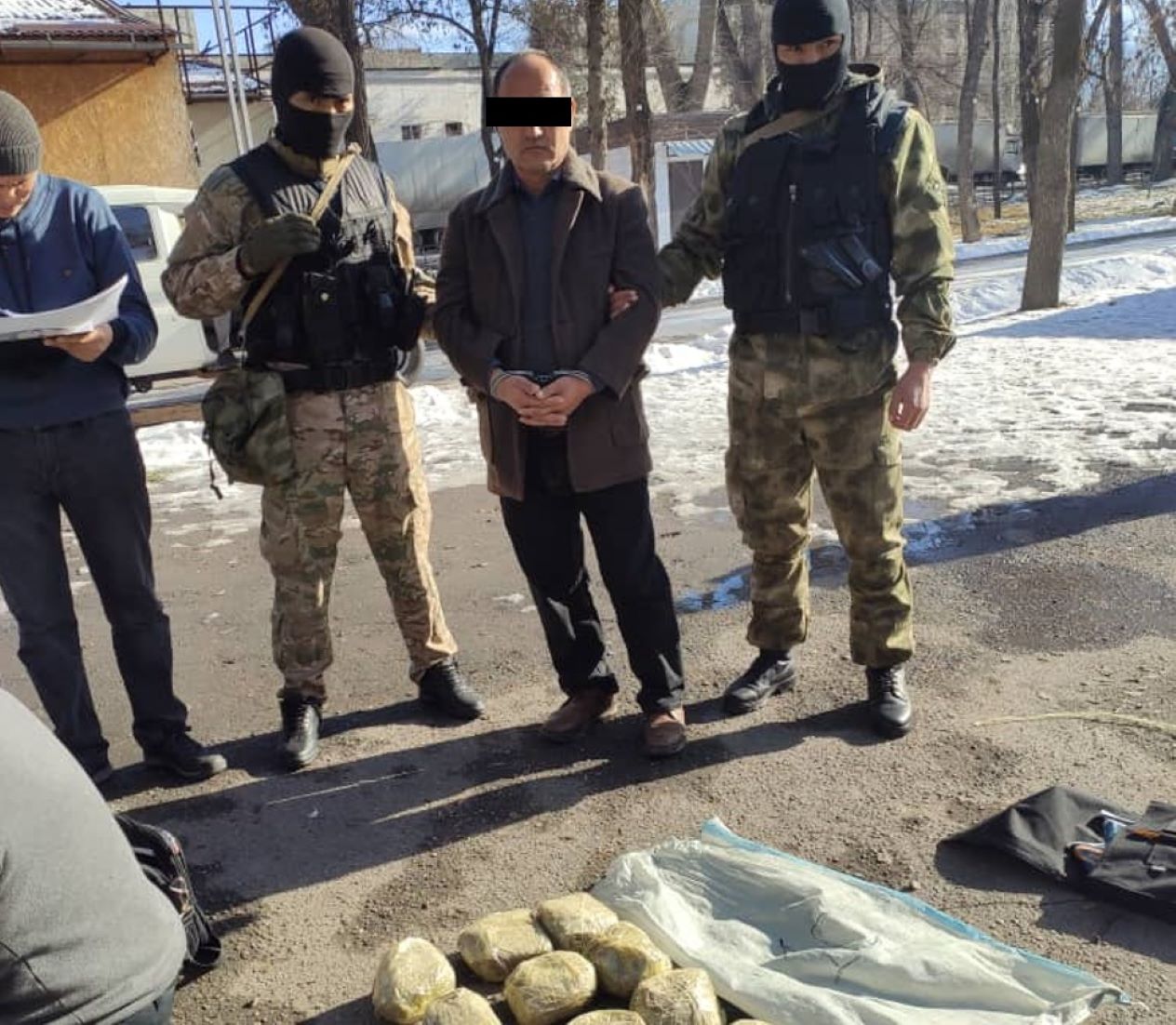 Afghan Police Detained Drug Smuggler, Seized Drugs