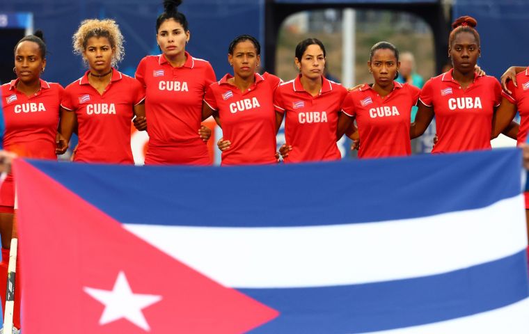 Seven Cubans defect during Pan American Games in Chile – 6 women hockey players and 1 athlete