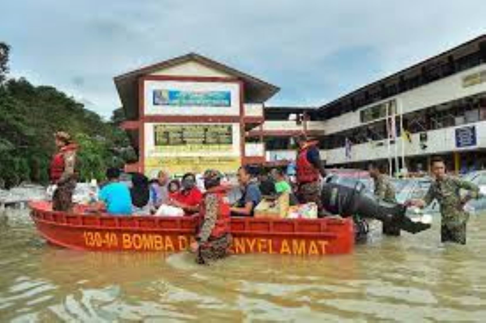 Floods Force Evacuation Of Over 2,000 In Malaysia