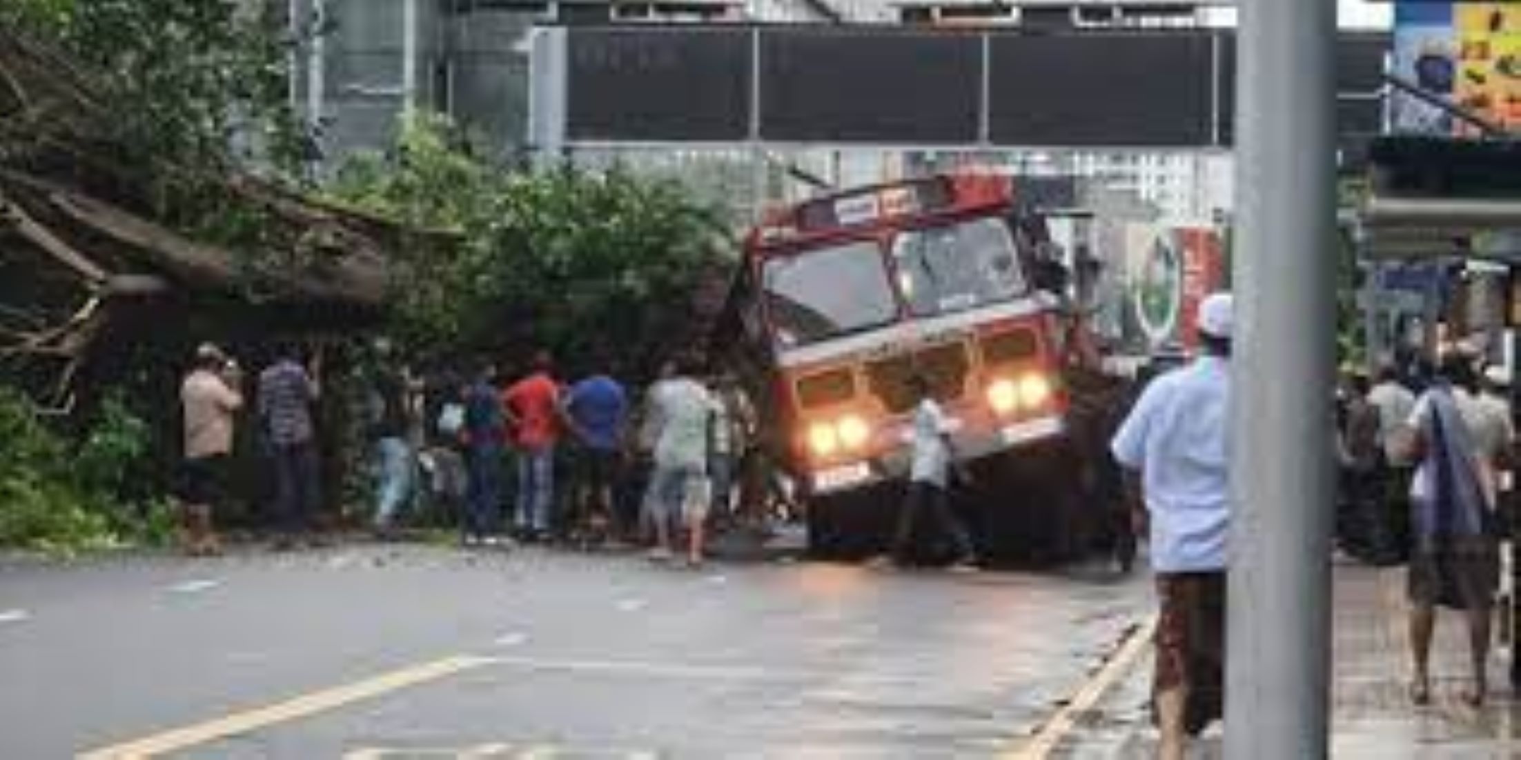 Bus Accident In Western Sri Lanka Leaves 17 Hospitalised