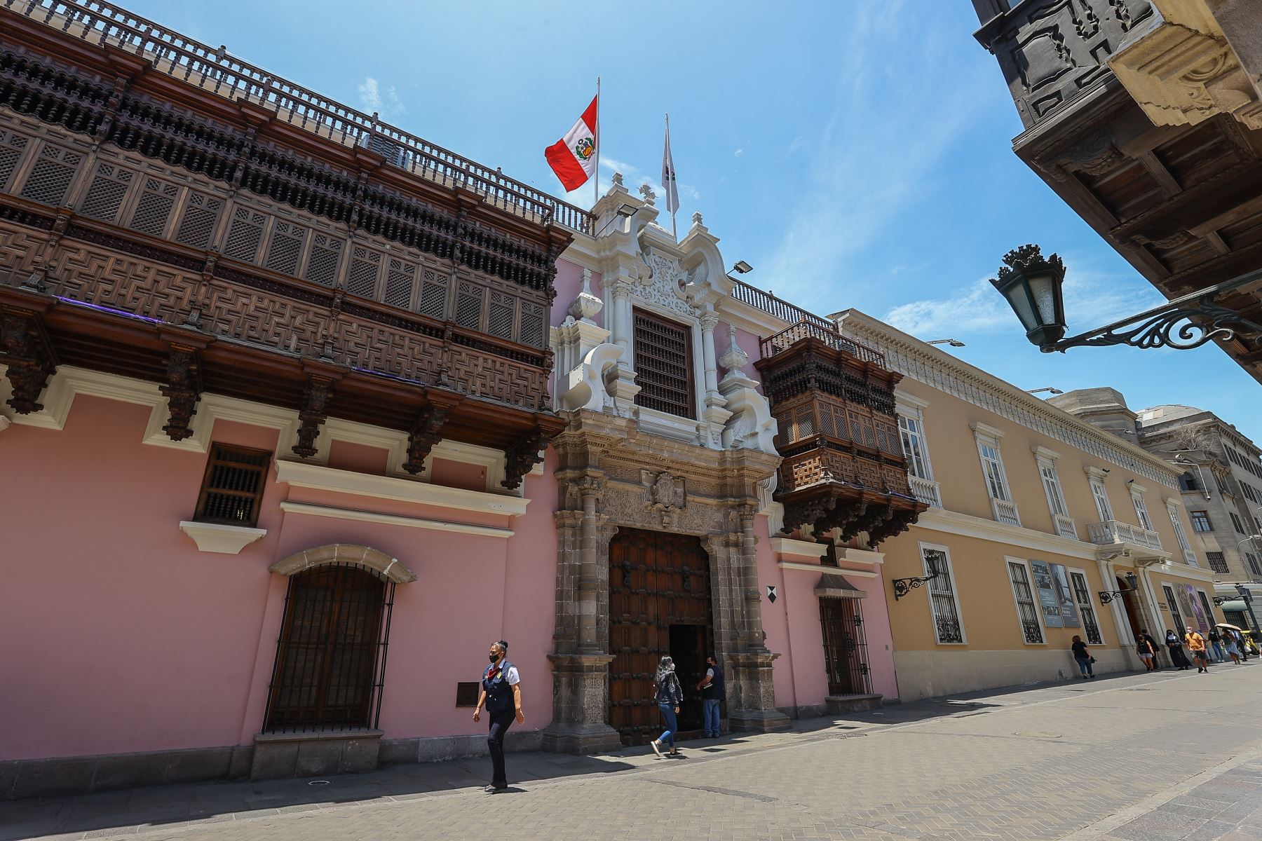 Peru’s FA Min holds talk with Spanish King Felipe VI in Argentina