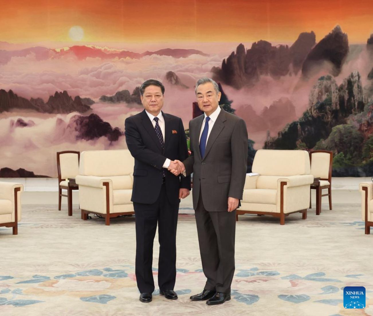 Chinese FM Wang Yi Met DPRK Deputy FM