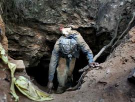 South Africa: 90 suspected illegal miners arrested this week; most undocumented foreign nationals