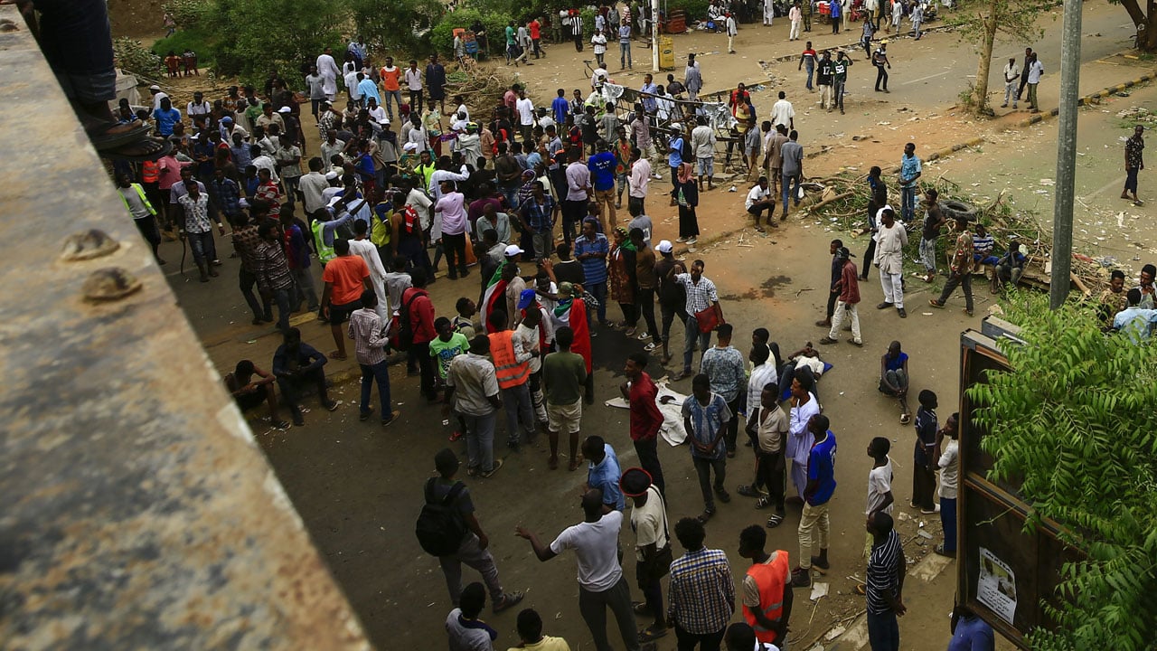 Sudan crisis: Army blocks city hosting war-displaced