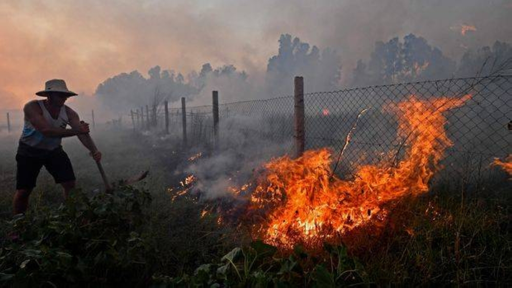 South Africa: Hundreds battle wildfire threatening Simon’s Town naval base