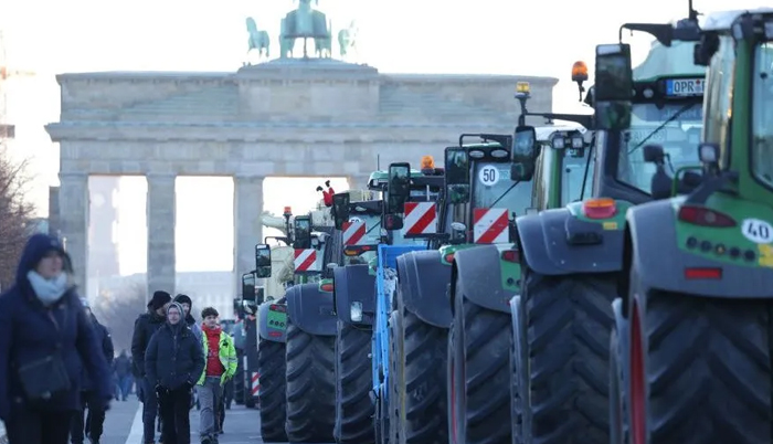 German farmers blockade Berlin with tractors in subsidy row