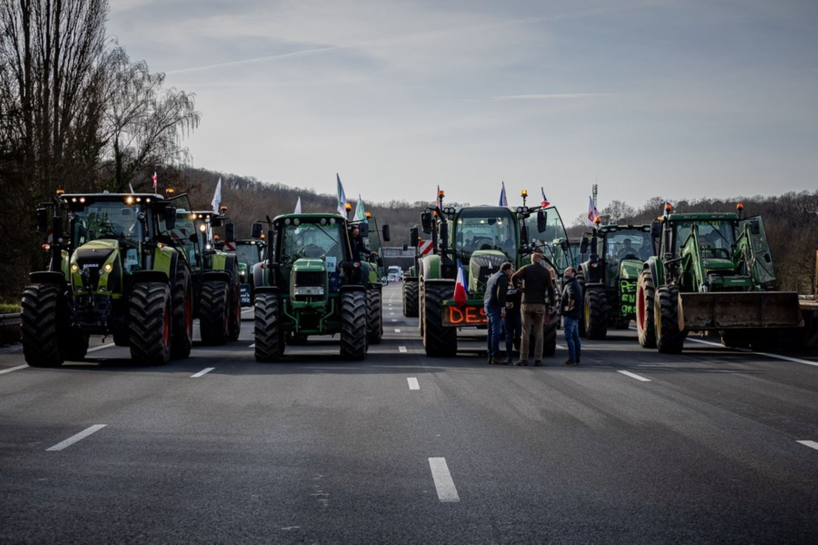 French Farmers’ Protests Block Highways Around Paris