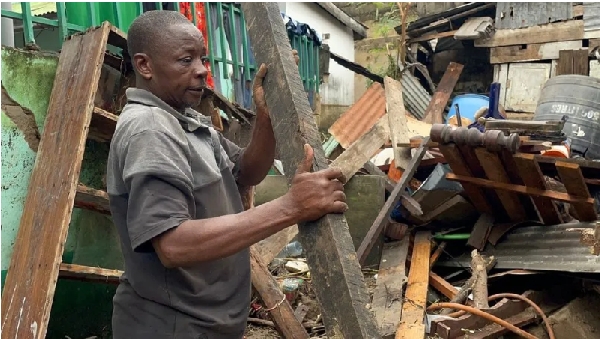 Tanzania floods: Roads unpassable in Dar es Salaam main city